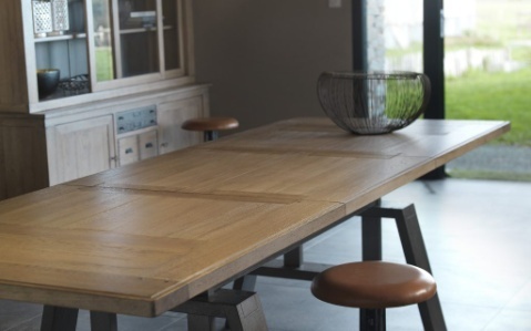Table à manger de la collection Factory