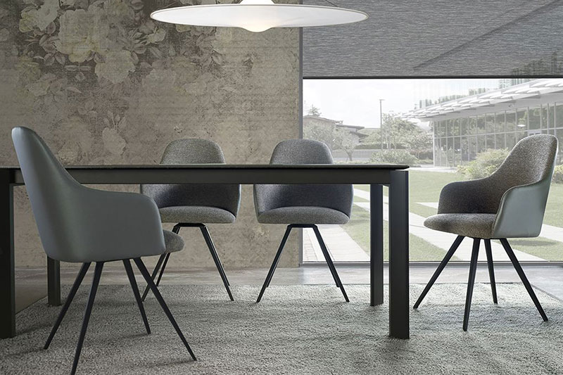 Chaise à accoudoirs en tissu ALIZEE
